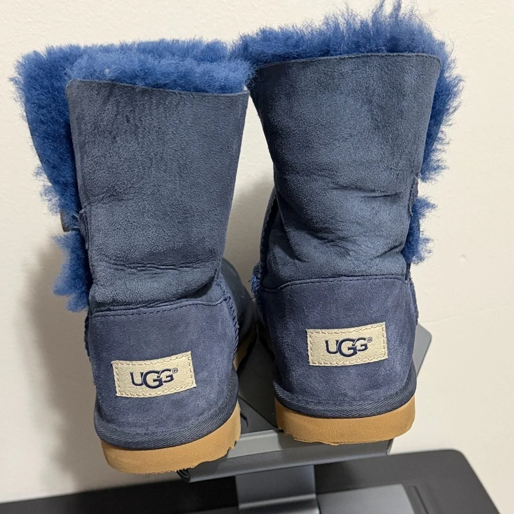 UGG suede lined